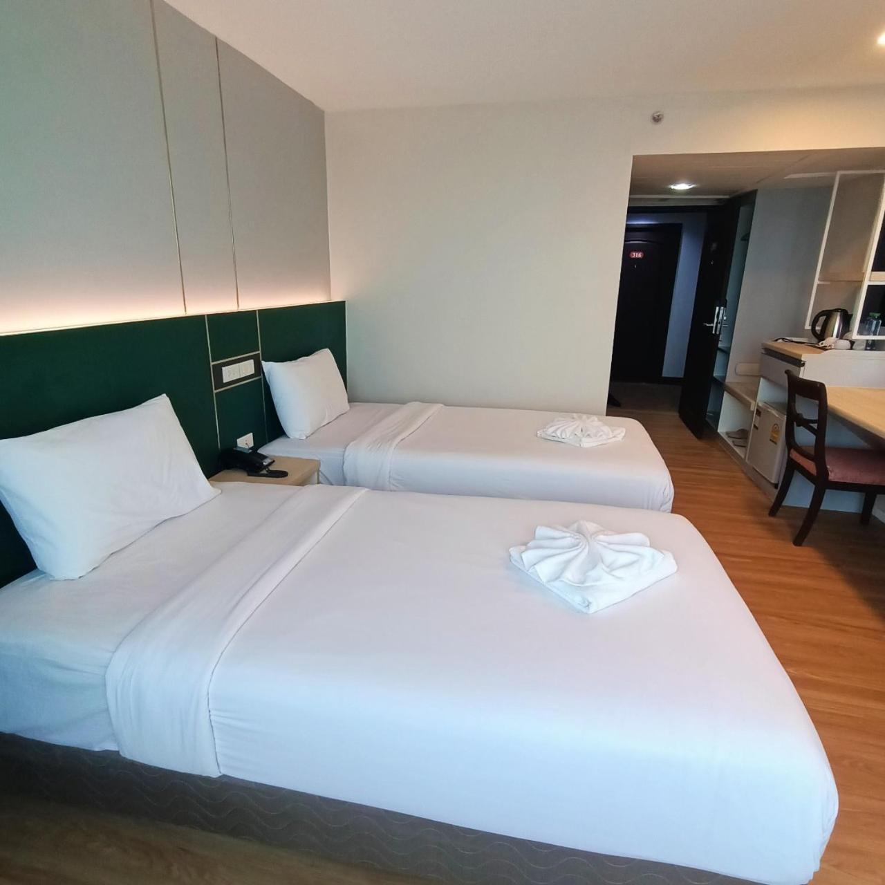 Mayflower Grande Hotel Phitsanulok Exterior photo